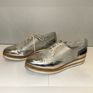 Women’s Mephisto Silver Wingtips (size 7)